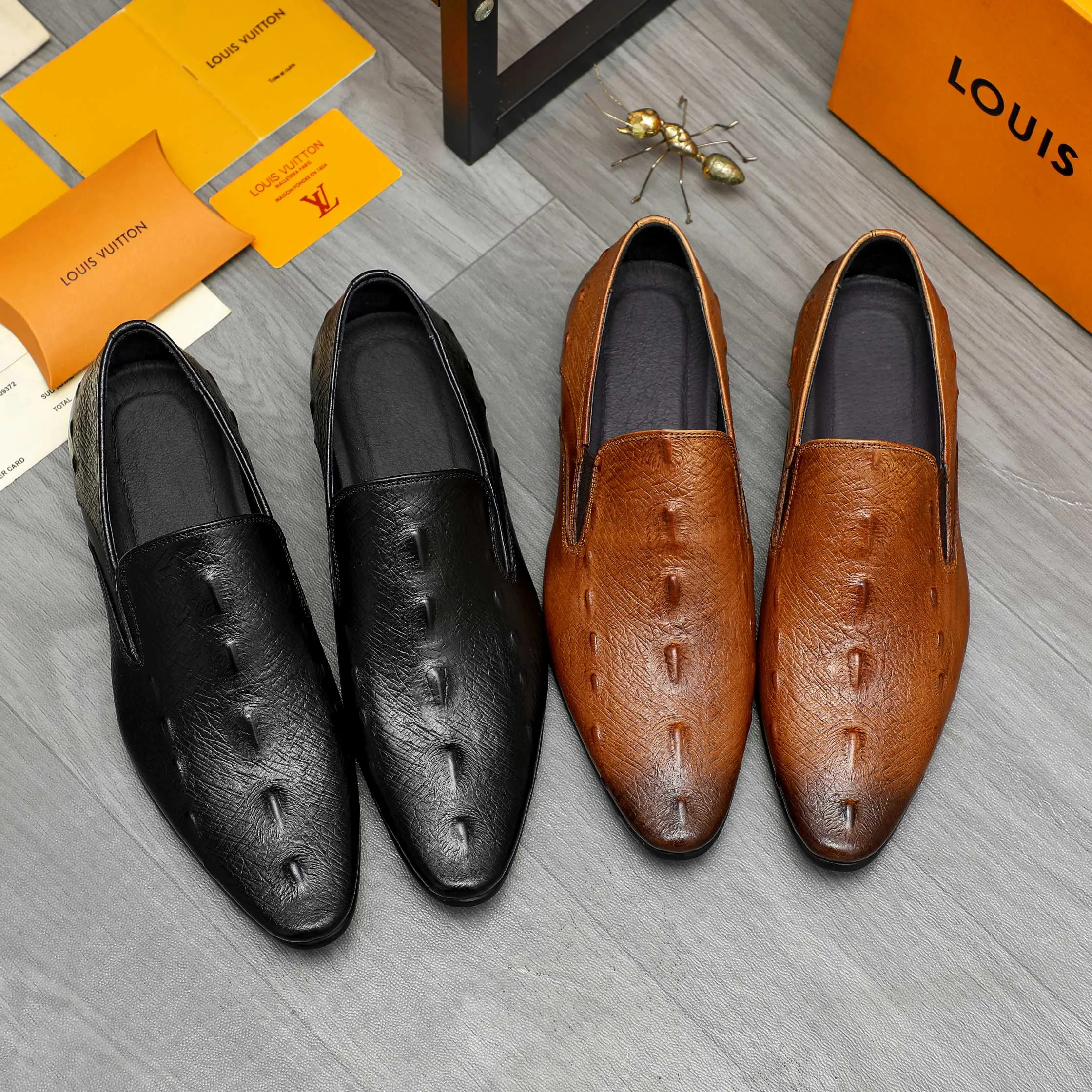 Men's shoes 💰500 Product trademark: LV "Louis Vuitton" business casual slip-on leather shoes Regular size: 37-46 Product material: Selected high-quality embossed cowhide upper, pigskin lining, rubber outsole